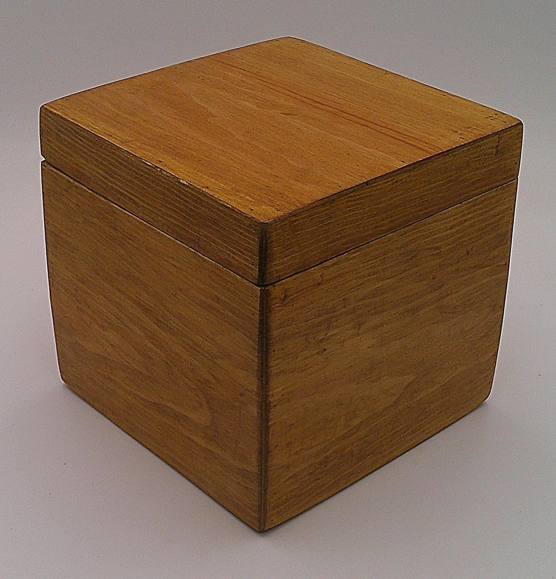 Handcrafted Wooden Urn: Classic Memorial Keepsake