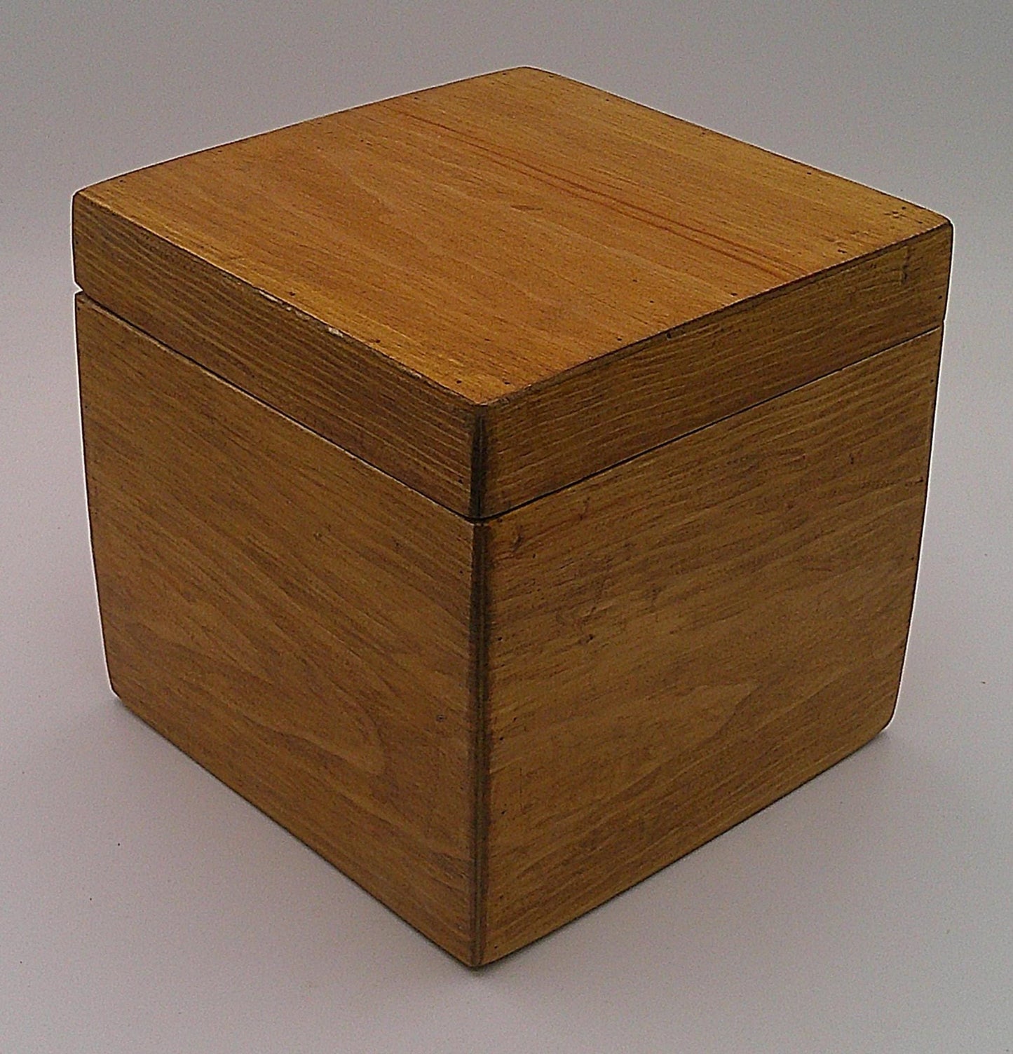 Handcrafted Wooden Urn: Classic Memorial Keepsake