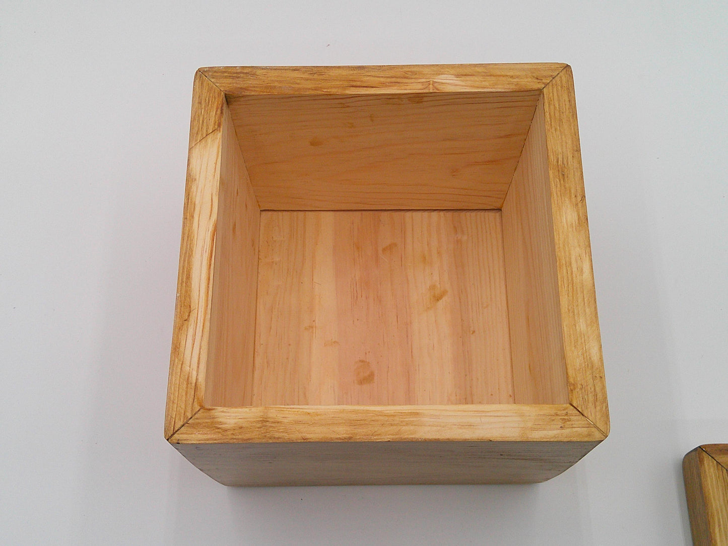 Handcrafted Wooden Urn: Classic Memorial Keepsake