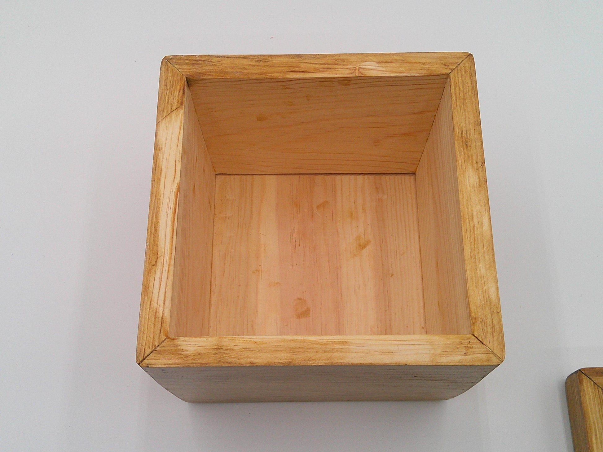 Handcrafted Wooden Urn: Classic Memorial Keepsake