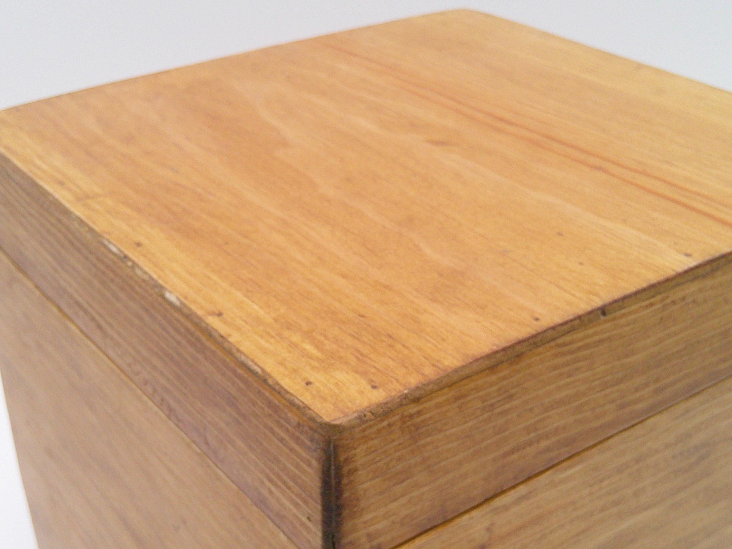 Handcrafted Wooden Urn: Classic Memorial Keepsake