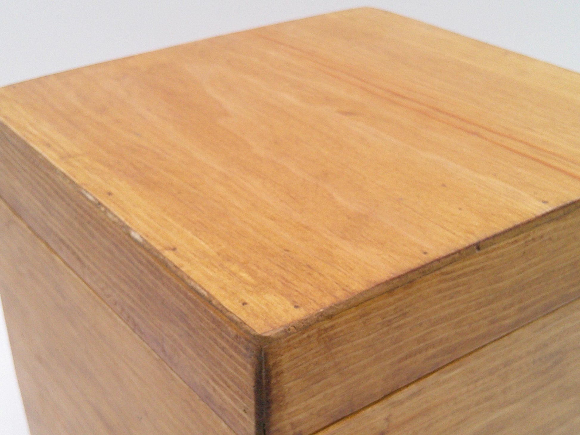 Handcrafted Wooden Urn: Classic Memorial Keepsake