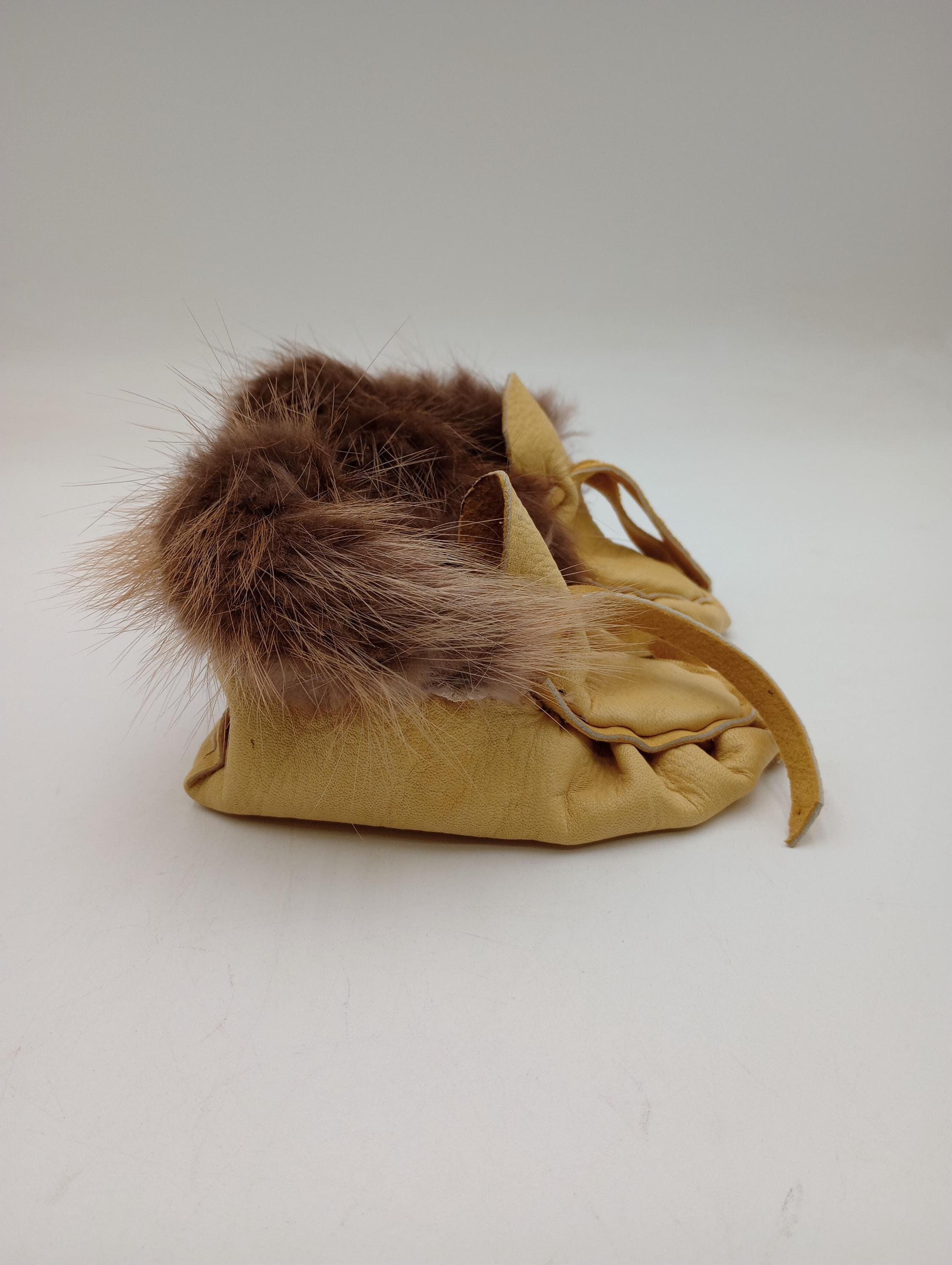 Handmade Deer Leather Moccasins – Ojibwe Anishinaabe Pucker Toe Style