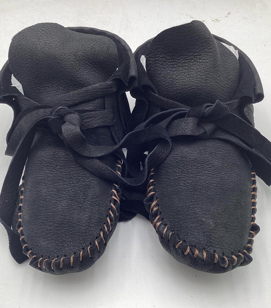 Handmade Black Leather Moccasins – Anishinaabe/Ojibwe Artisan, Size 7/8