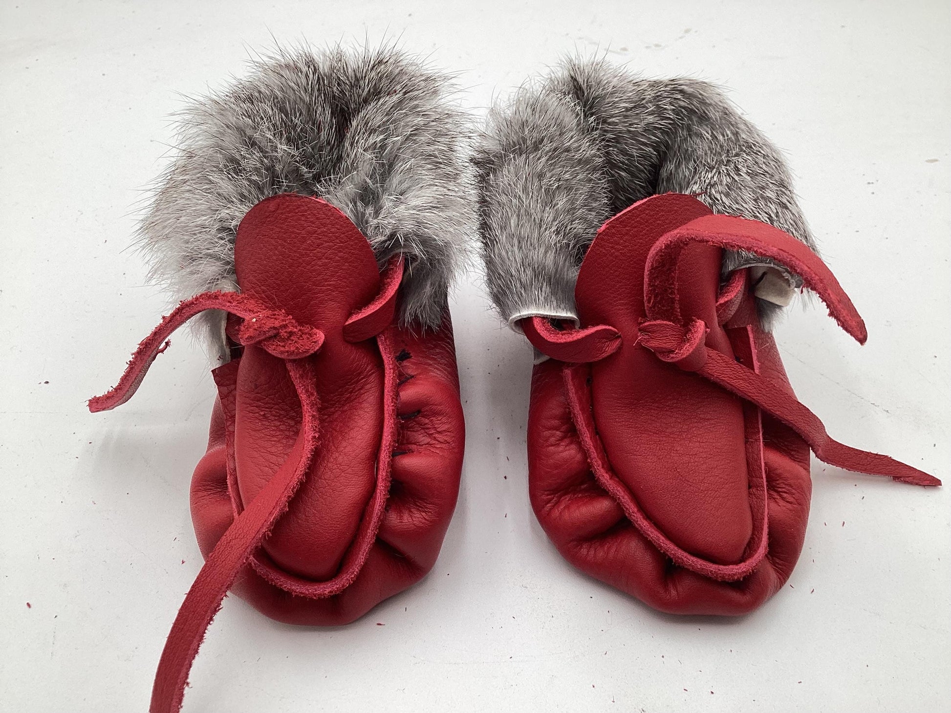 Handmade Red Leather Toddler Moccasins – Ojibwe Anishinaabe Pucker Toe Style. Size Small