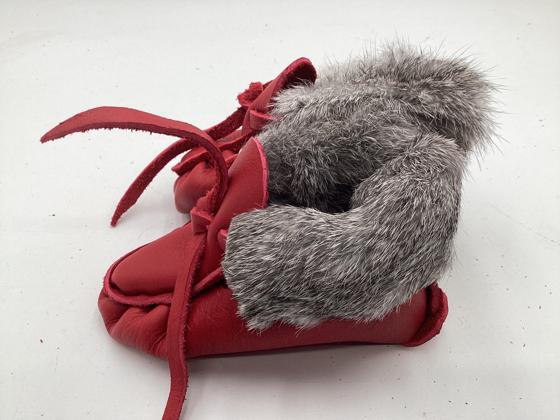 Handmade Red Leather Toddler Moccasins – Ojibwe Anishinaabe Pucker Toe Style. Size Small