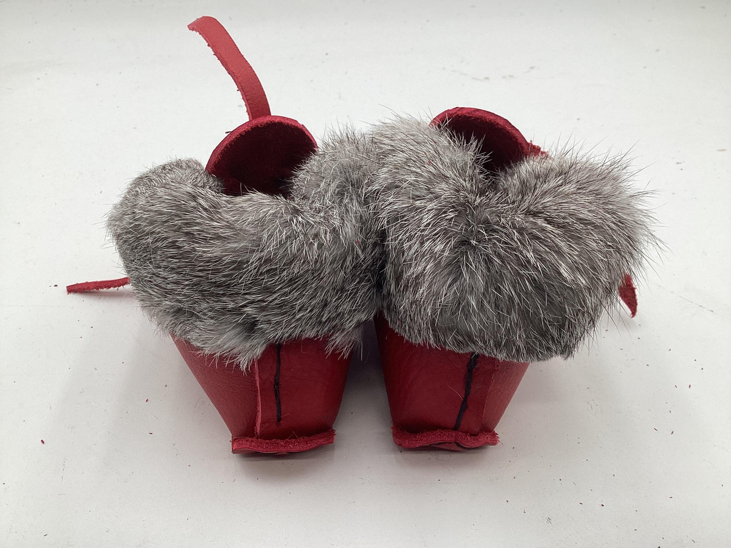 Handmade Red Leather Toddler Moccasins – Ojibwe Anishinaabe Pucker Toe Style. Size Small