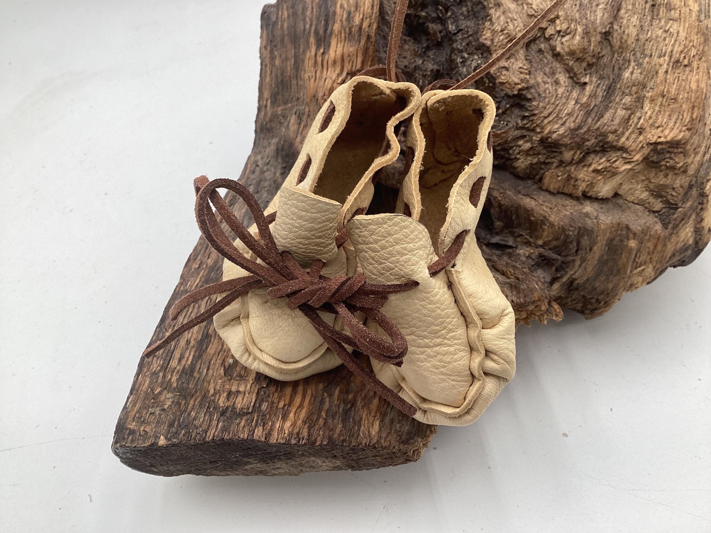 Ornamental Keychain Leather Moccasins – Anishinaabe/Ojibwe Artwork