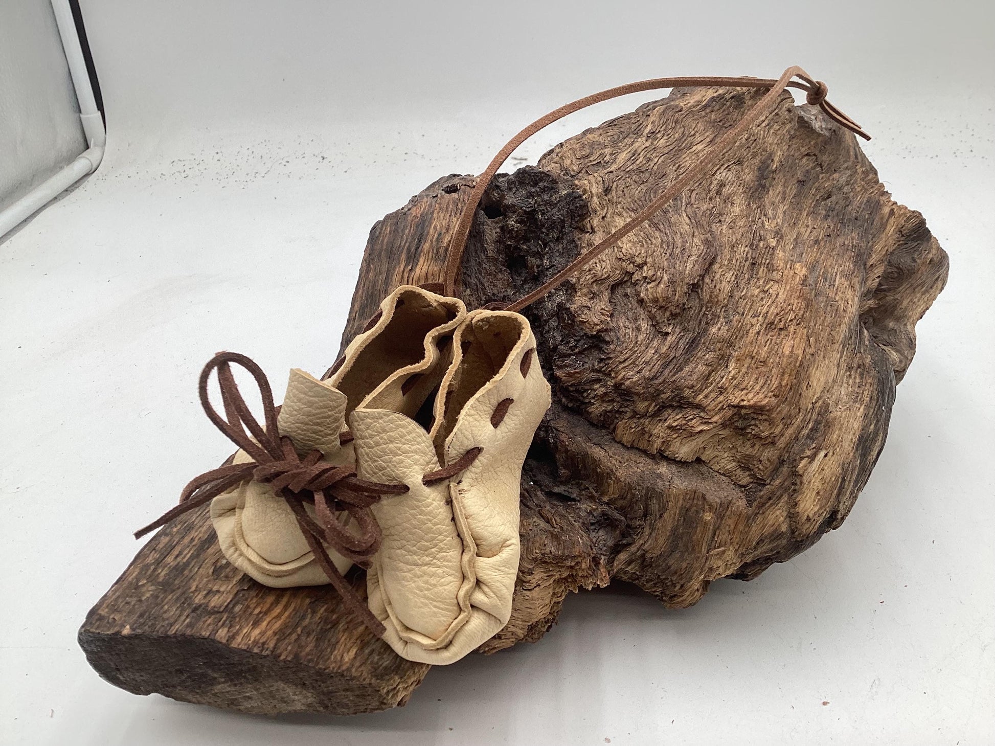 Ornamental Keychain Leather Moccasins – Anishinaabe/Ojibwe Artwork