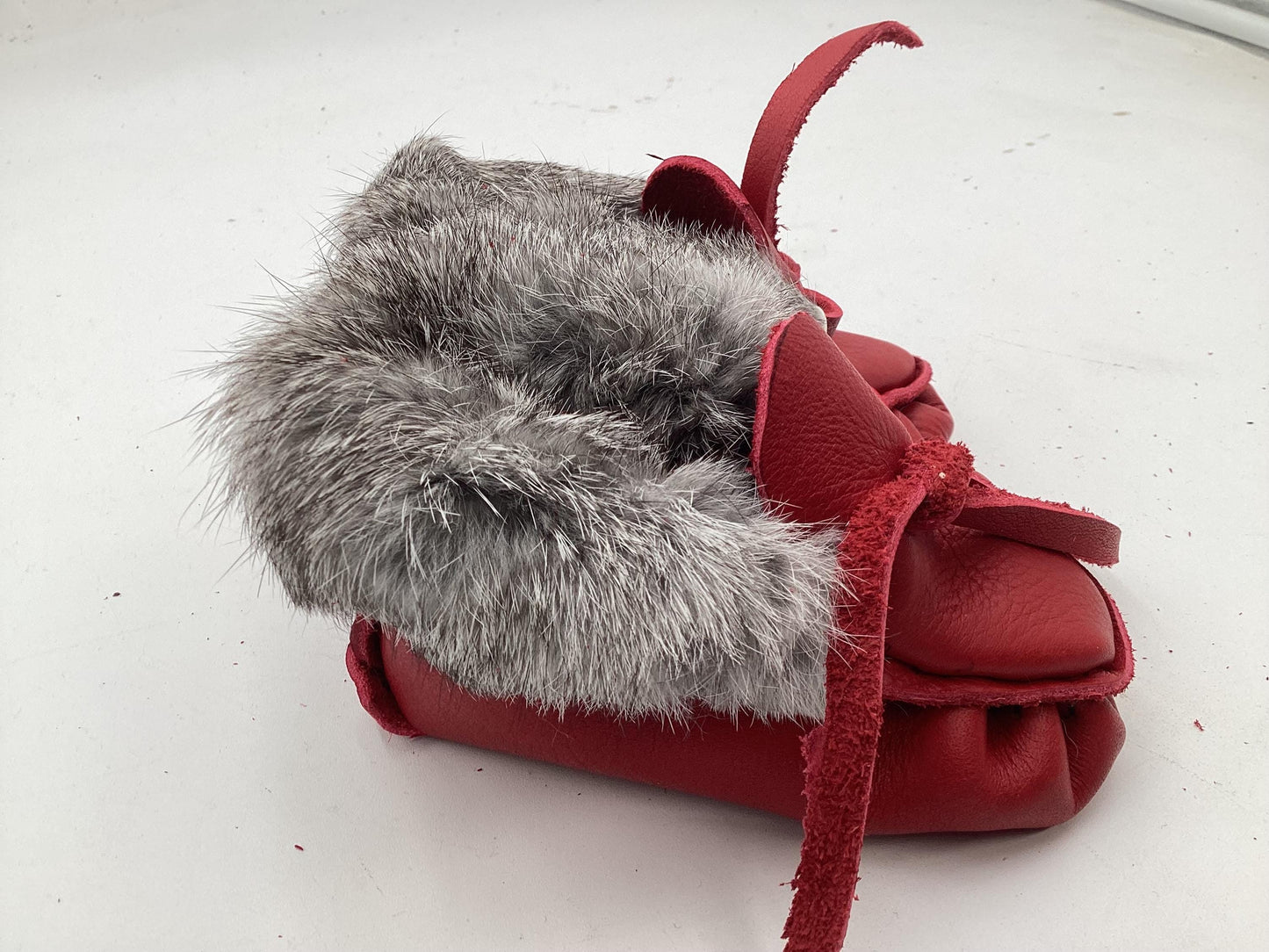 Handmade Red Leather Toddler Moccasins – Ojibwe Anishinaabe Pucker Toe Style. Size Small