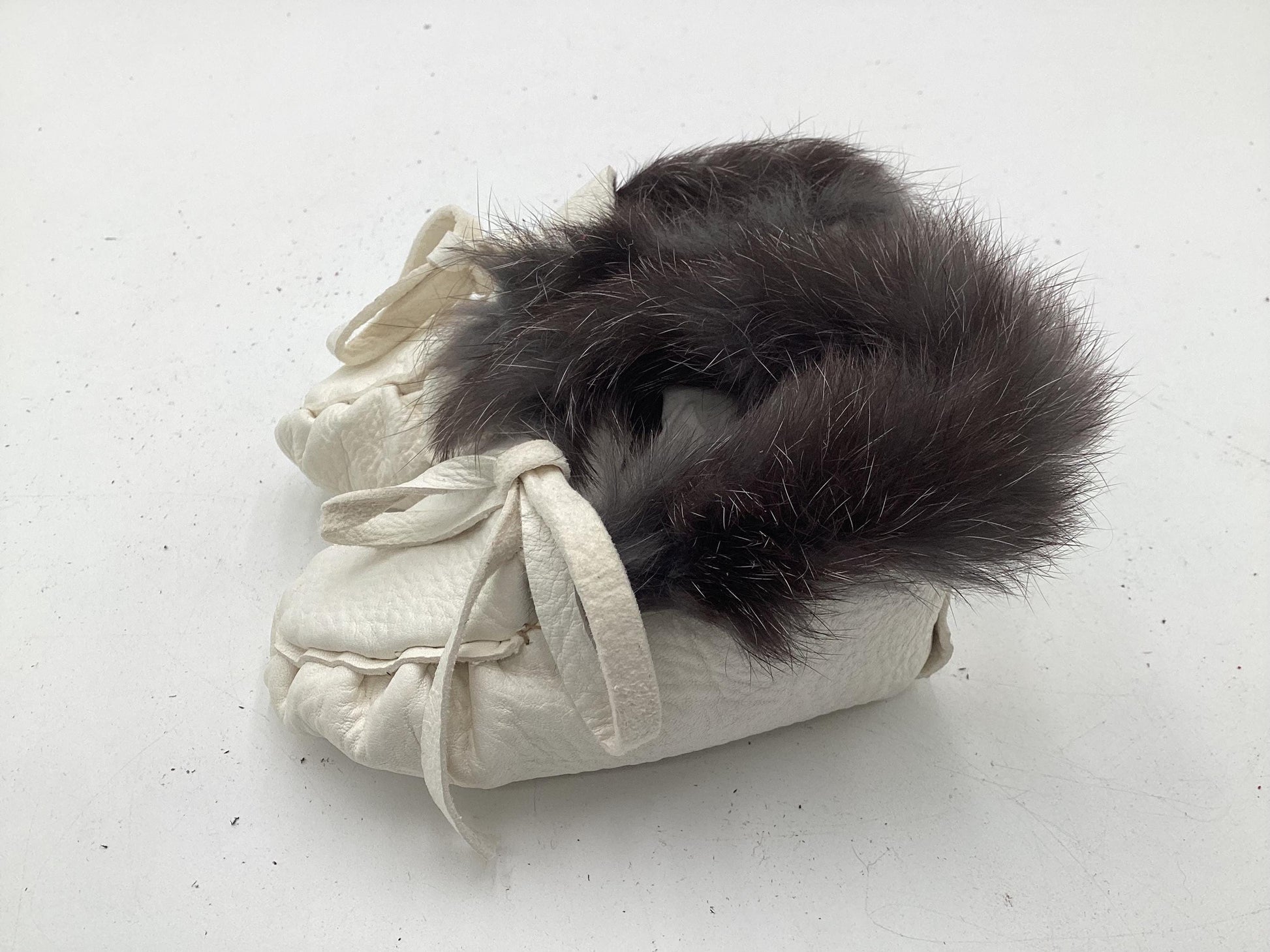 Handmade White Leather And Fur Toddler Moccasins: Ojibwe Pucker Toe Design