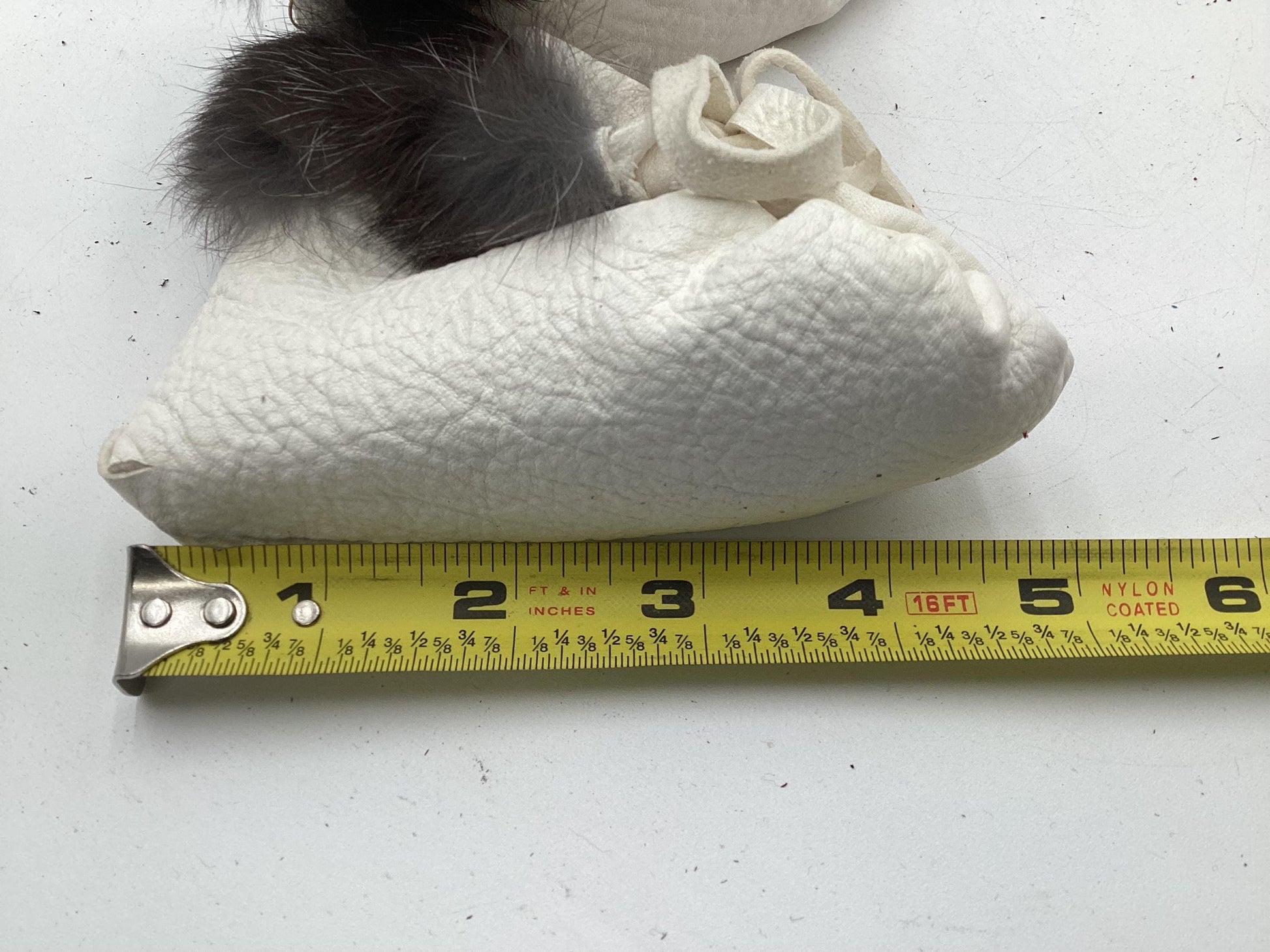 Handmade White Leather And Fur Toddler Moccasins: Ojibwe Pucker Toe Design
