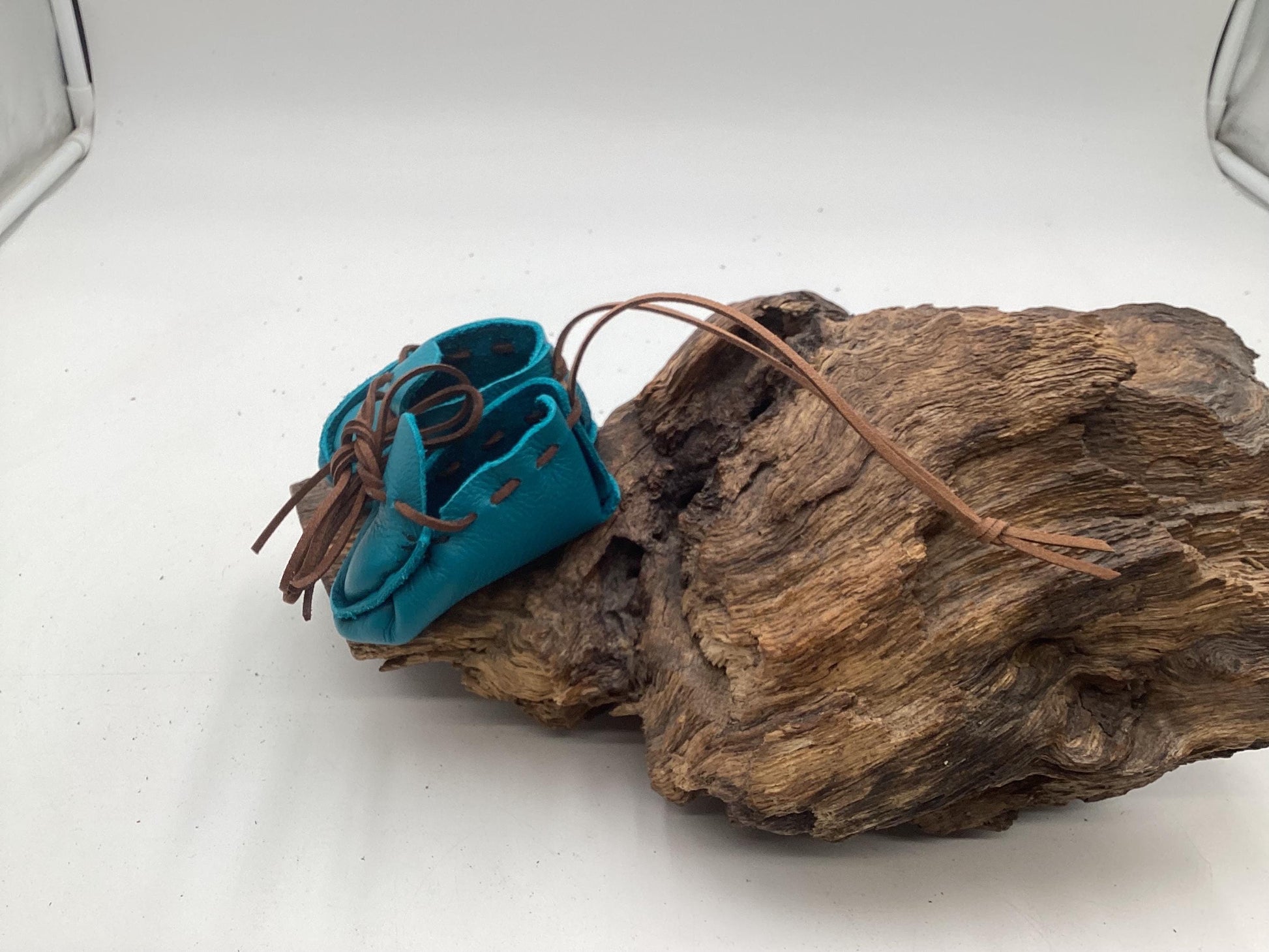 Ornamental Keychain Blue Leather Moccasins – Anishinaabe/Ojibwe Artwork