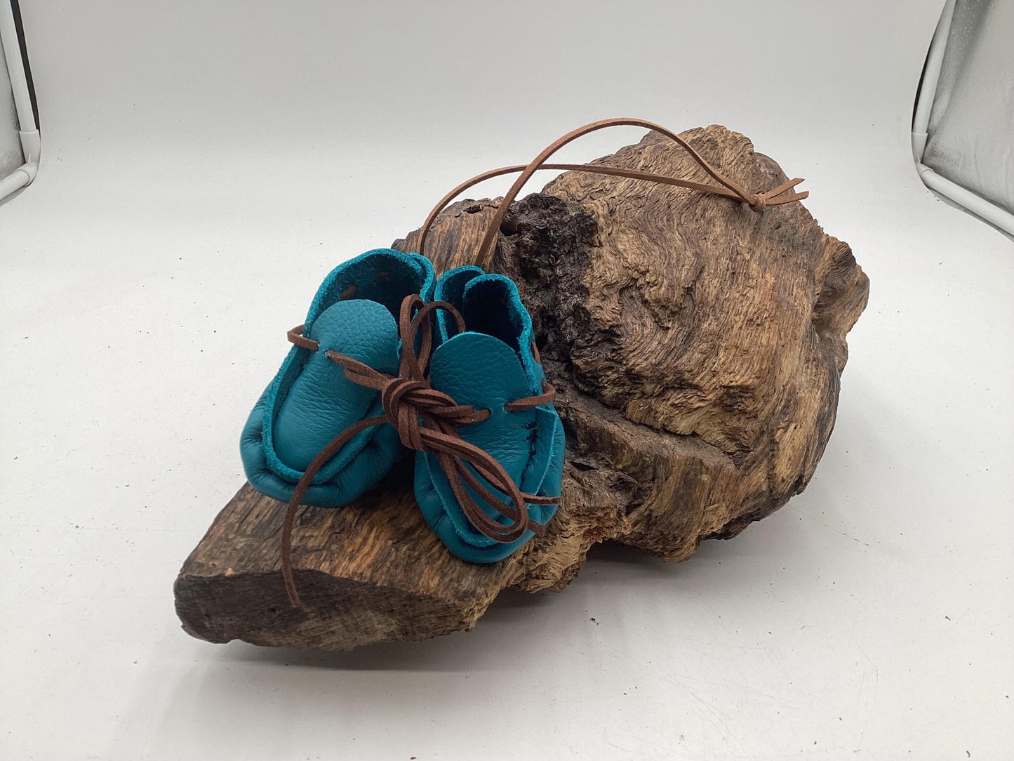 Ornamental Keychain Blue Leather Moccasins – Anishinaabe/Ojibwe Artwork