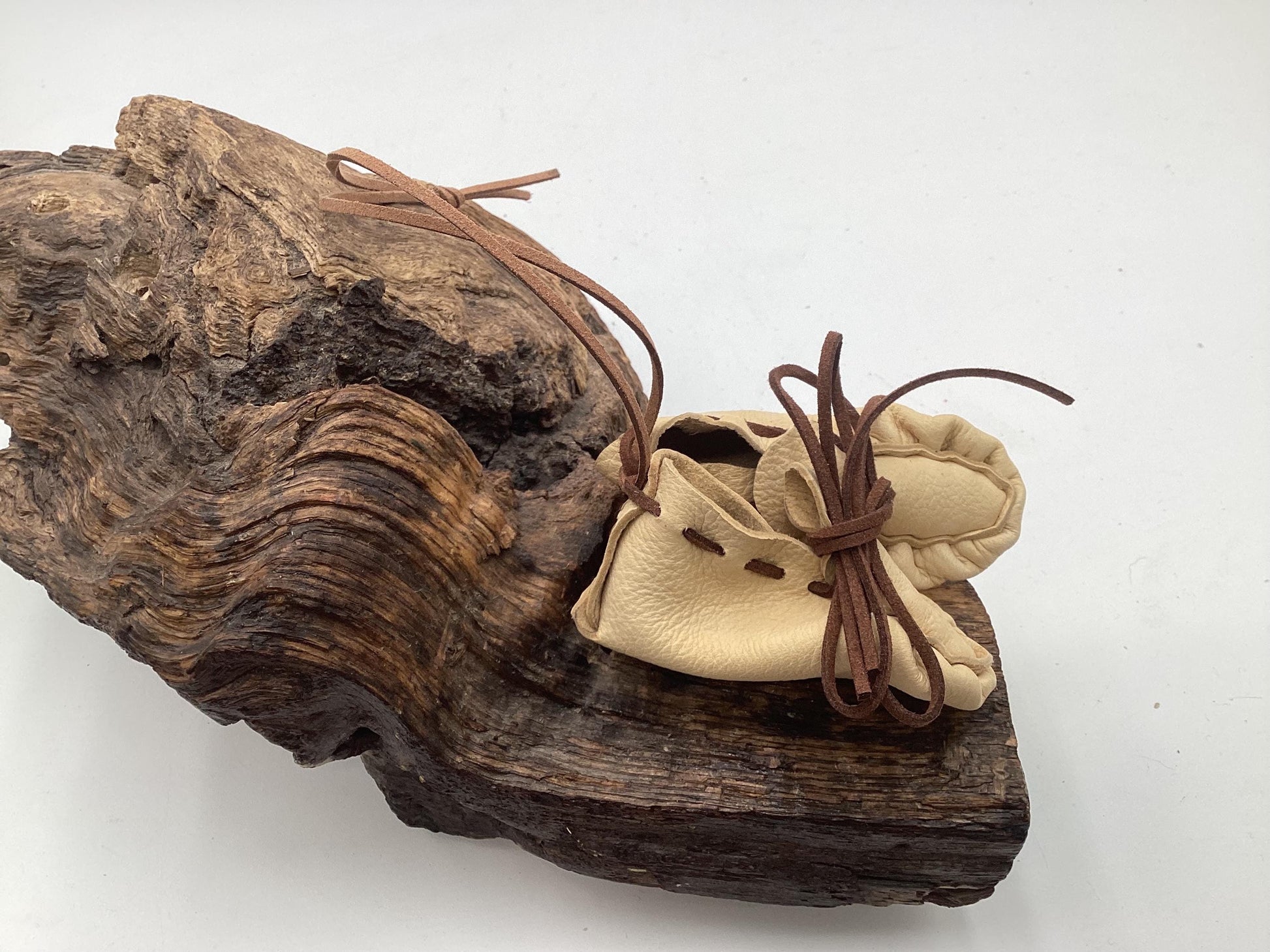 Ornamental Keychain Leather Moccasins – Anishinaabe/Ojibwe Artwork
