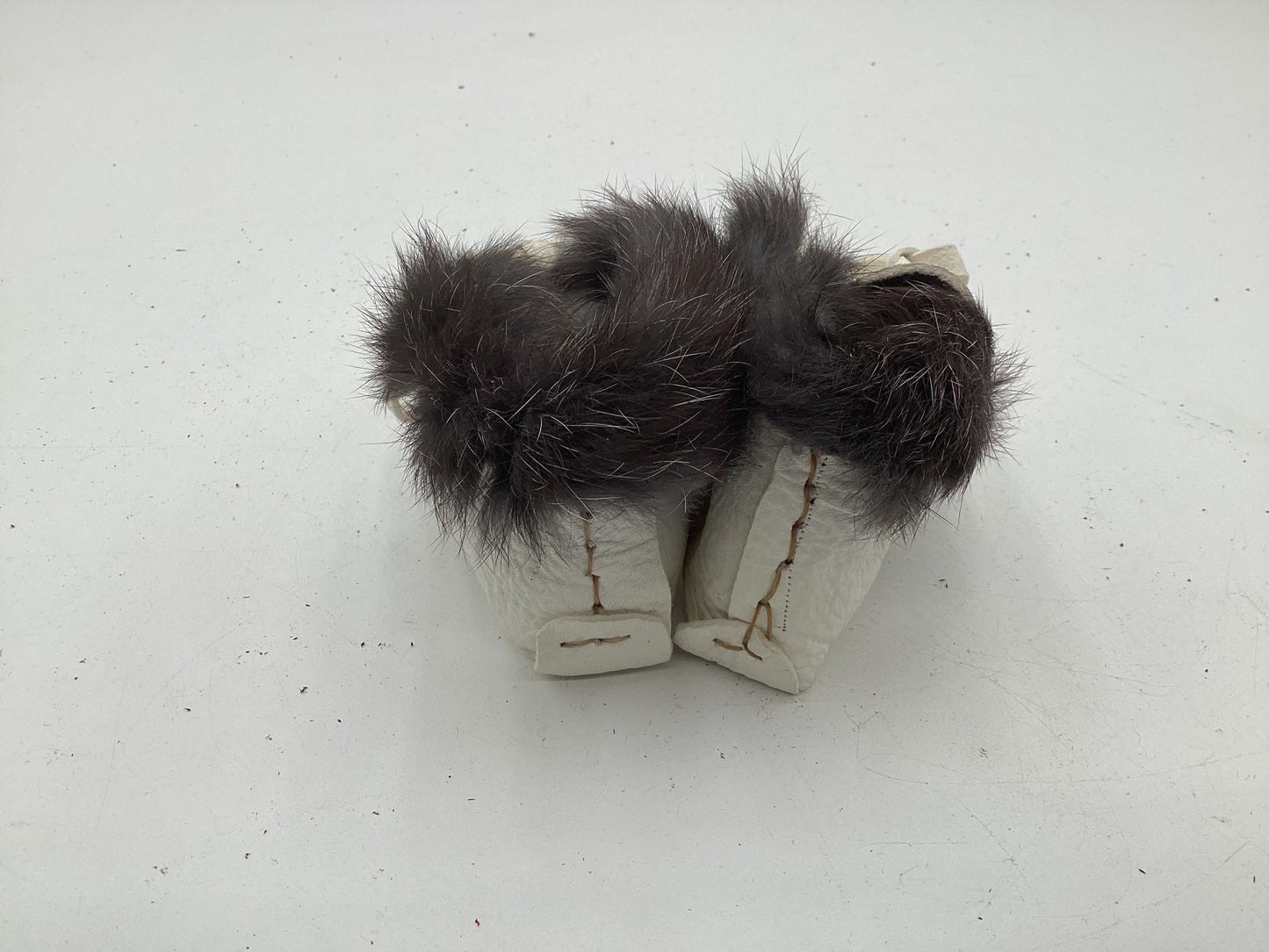 Handmade White Leather And Fur Toddler Moccasins: Ojibwe Pucker Toe Design