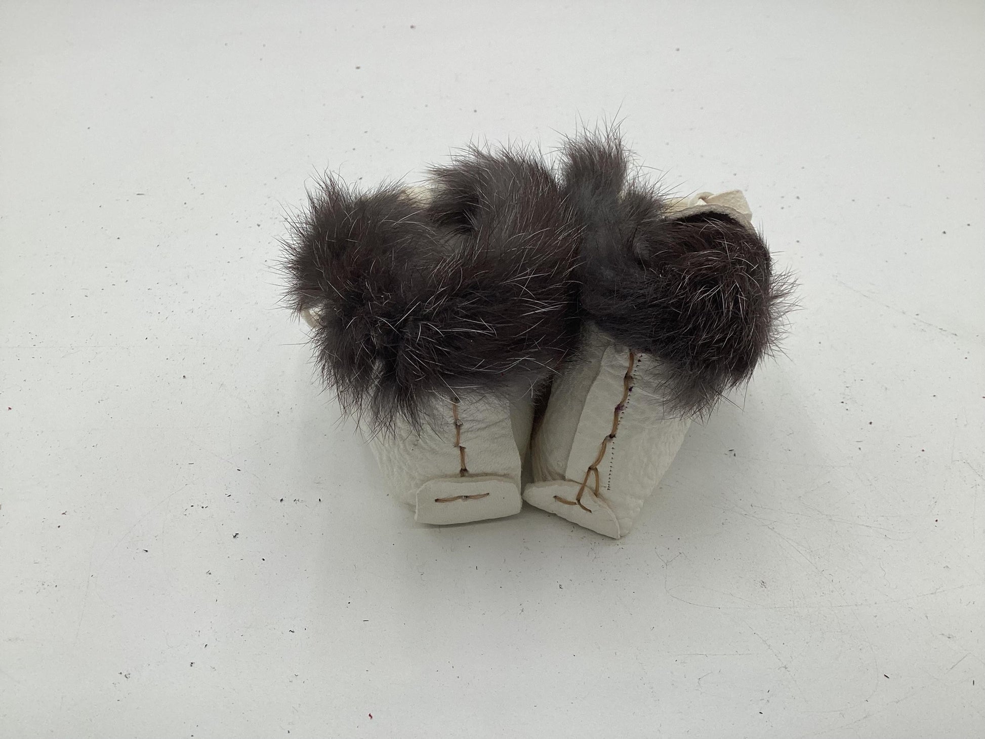 Handmade White Leather And Fur Toddler Moccasins: Ojibwe Pucker Toe Design
