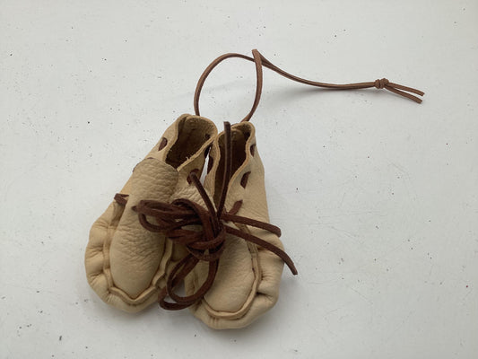 Ornamental Keychain Leather Moccasins – Anishinaabe/Ojibwe Artwork