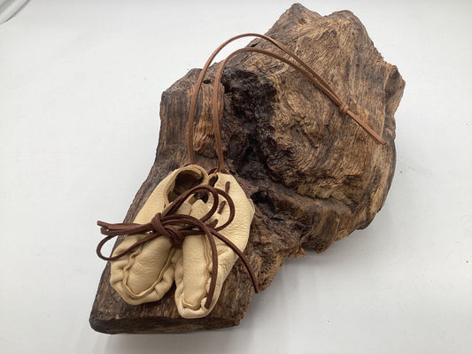 Ornamental Keychain Leather Moccasins – Anishinaabe/Ojibwe Artwork