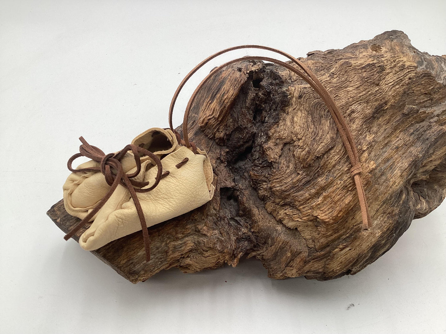 Ornamental Keychain Leather Moccasins – Anishinaabe/Ojibwe Artwork