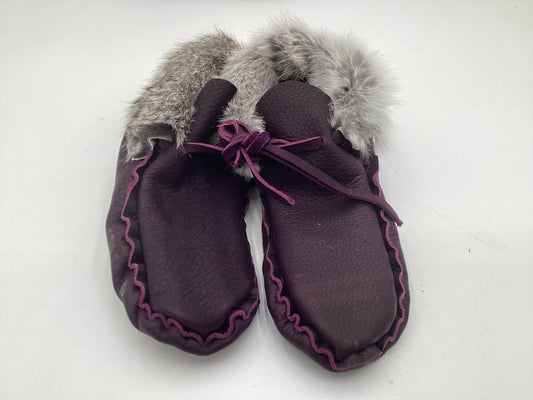 Handmade Purple Leather Fur Fringe Moccasins – Anishinaabe/Ojibwe Artisan. Size Large