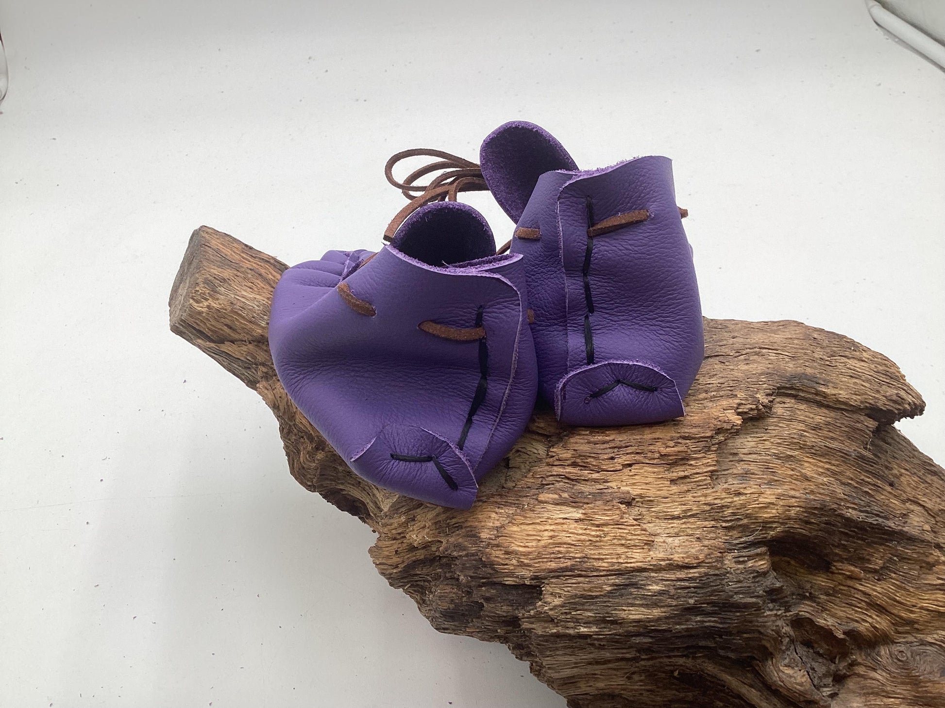 Handmade Purple Leather Toddler Moccasins – Ojibwe Anishinaabe Pucker Toe Style. Size Small