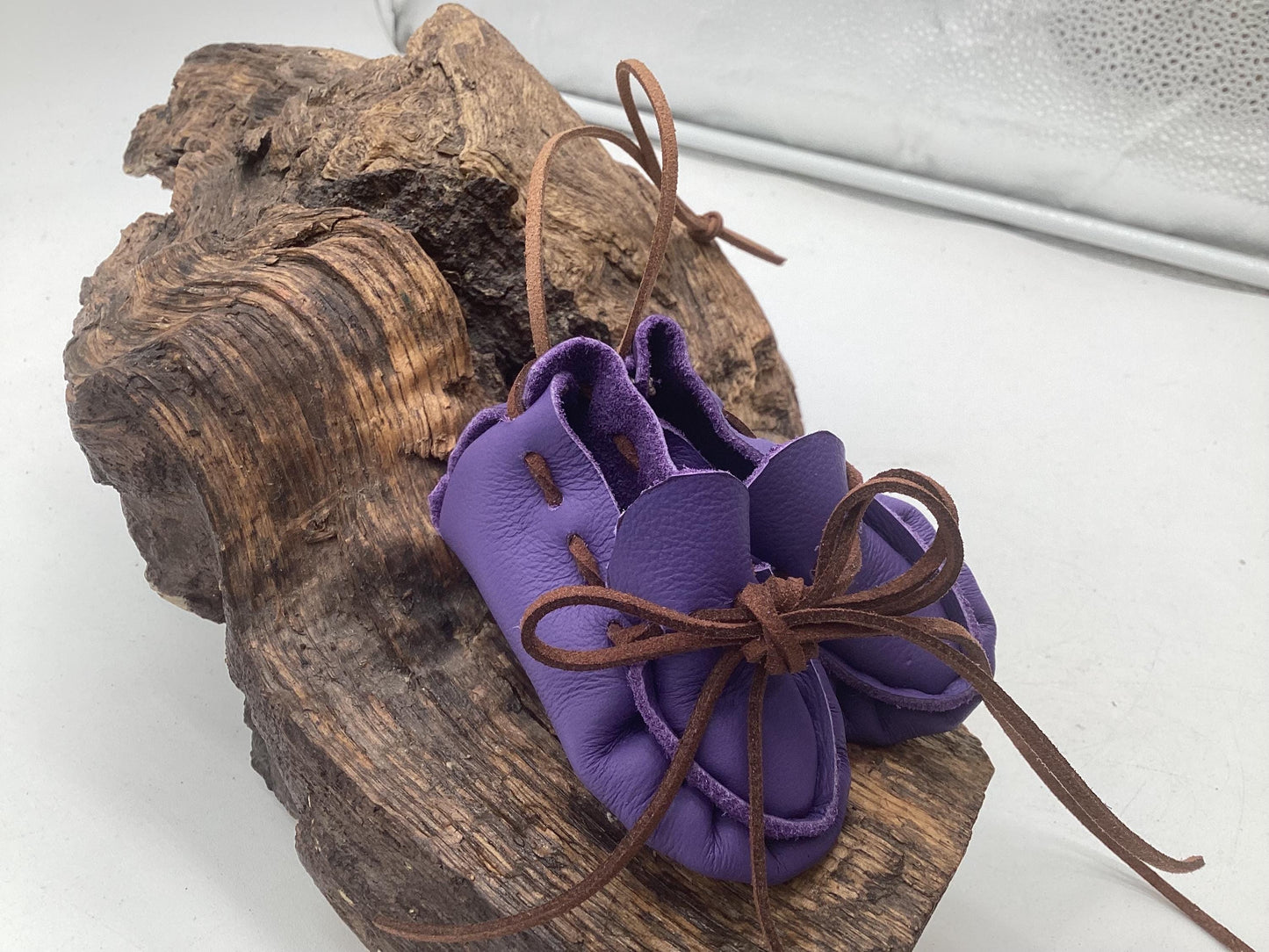 Ornamental Keychain Purple Leather Moccasins – Anishinaabe/Ojibwe Artwork
