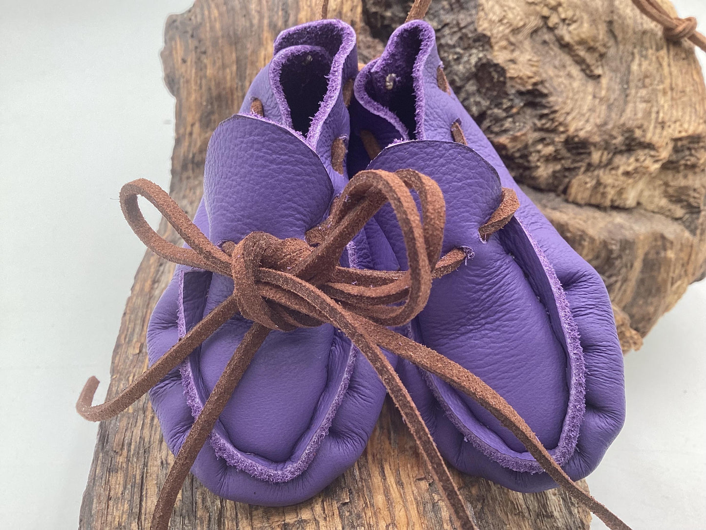 Ornamental Keychain Purple Leather Moccasins – Anishinaabe/Ojibwe Artwork