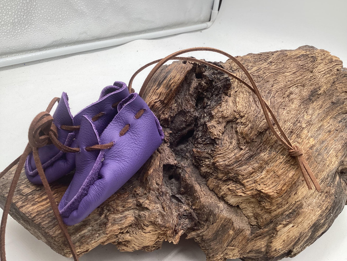 Ornamental Keychain Purple Leather Moccasins – Anishinaabe/Ojibwe Artwork