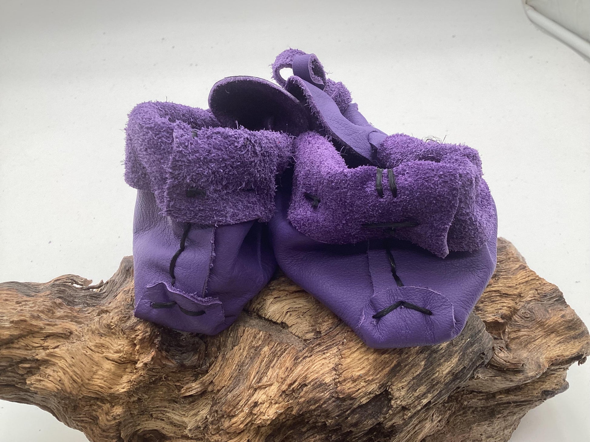 Handmade Purple Leather Toddler Moccasins – Ojibwe Anishinaabe Pucker Toe Style. Size Small