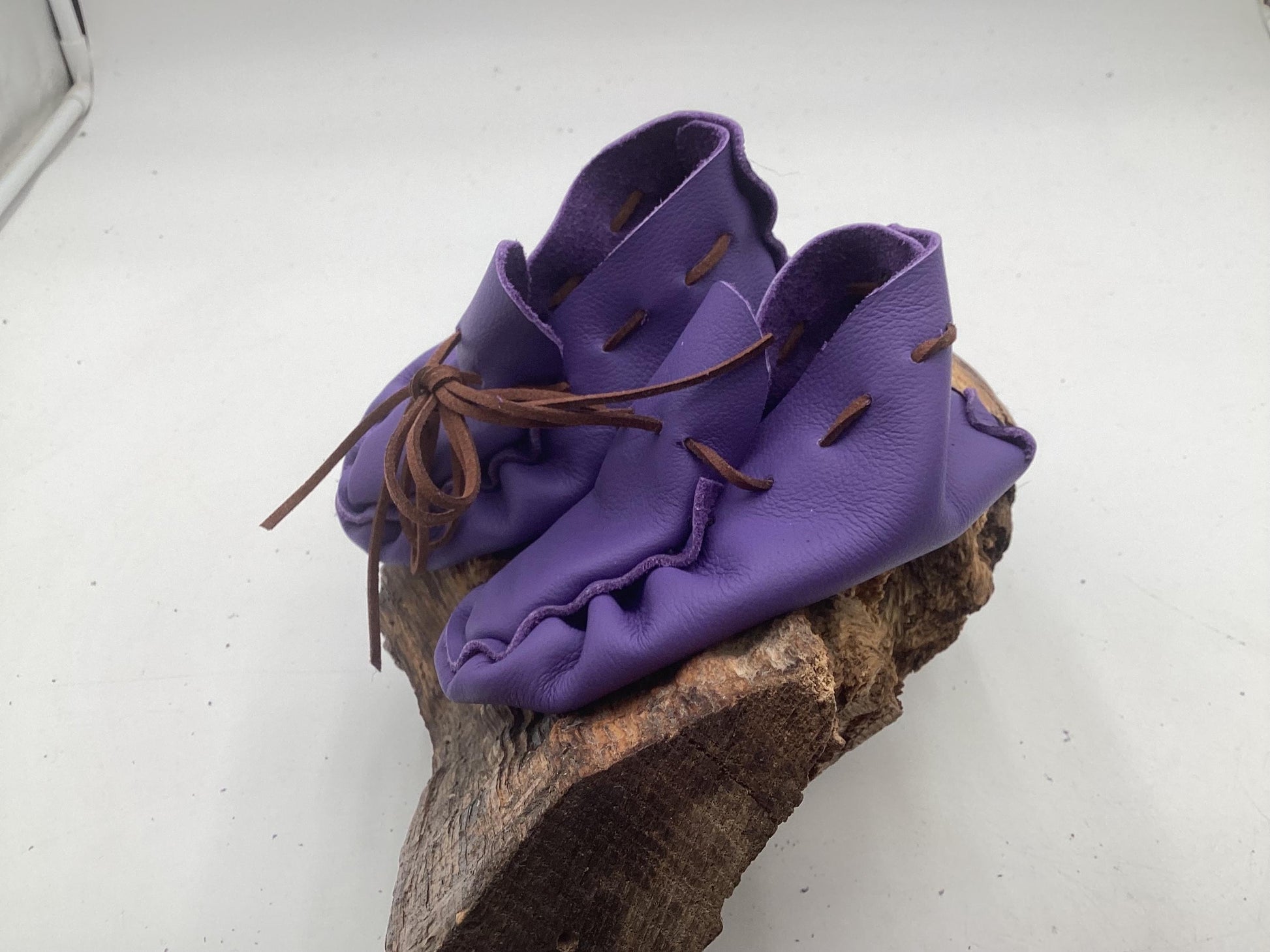 Handmade Purple Leather Toddler Moccasins – Ojibwe Anishinaabe Pucker Toe Style. Size Small