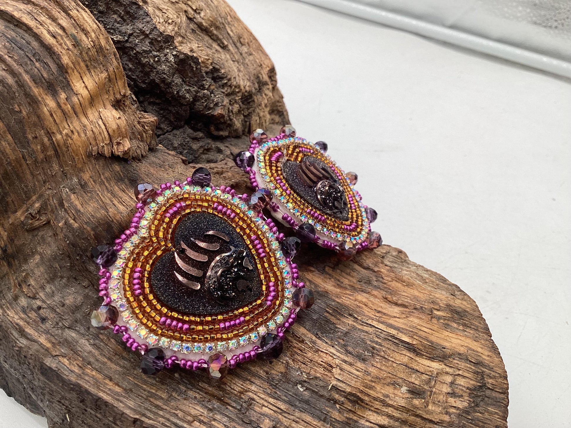 Iridescent Bear Claw Heart Shaped Beaded Earrings – Authentic Anishinaabe/Ojibwe Beadwork