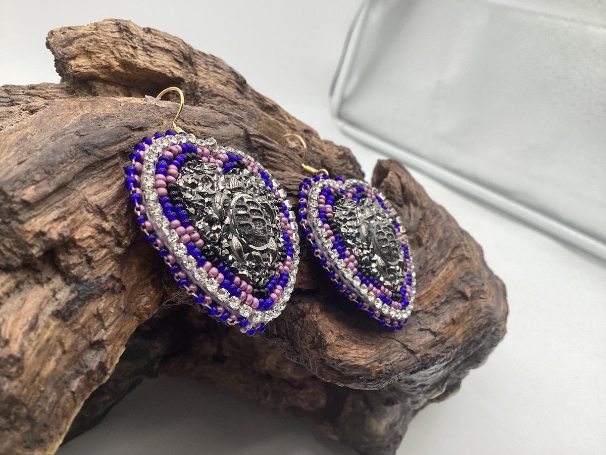Indigenous Turtle Heart Hand Beaded Earrings – Authentic Anishinaabe/Ojibwe Beadwork