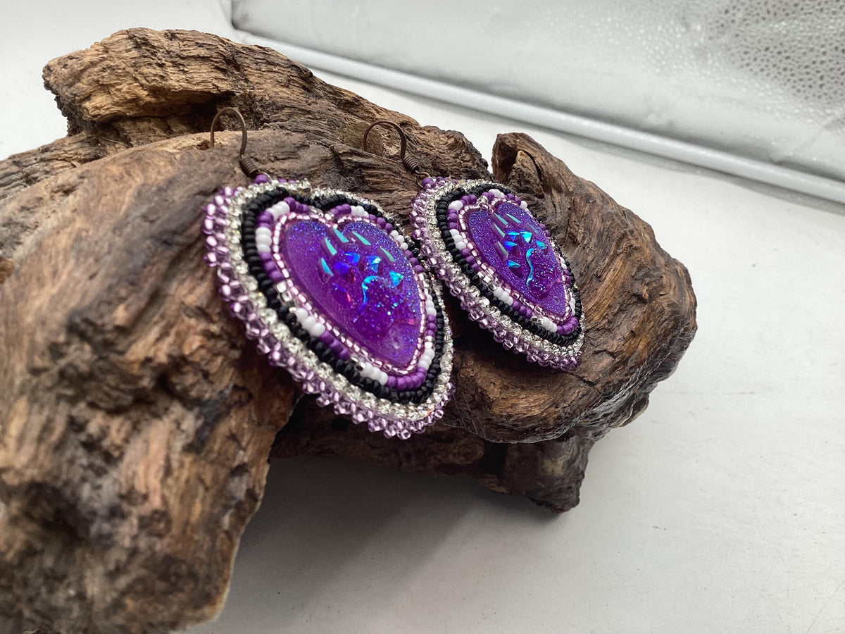 Iridescent Bear Claw Heart Shaped Beaded Earrings – Authentic Anishinaabe/Ojibwe Beadwork