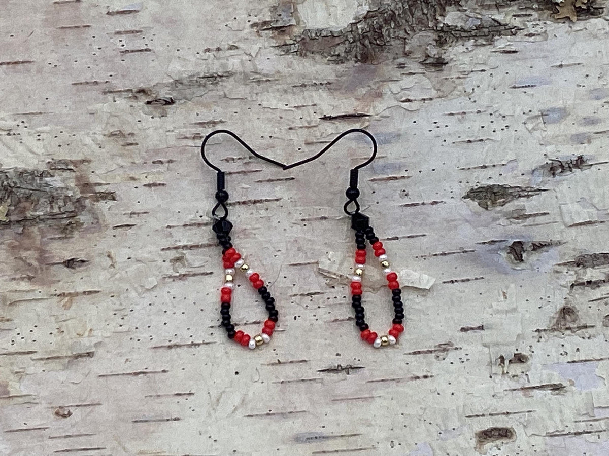 Handmade Star, Mini Dangle Earrings: Anishinaabe Beadwork
