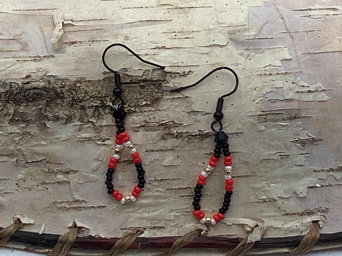 Handmade Star, Mini Dangle Earrings: Anishinaabe Beadwork