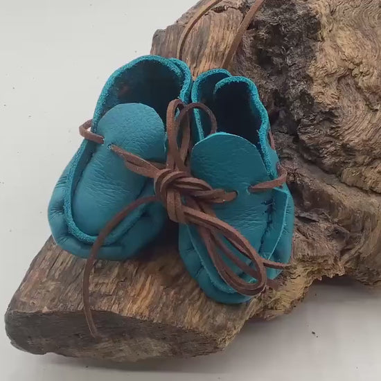 Ornamental Keychain Blue Leather Moccasins – Anishinaabe/Ojibwe Artwork