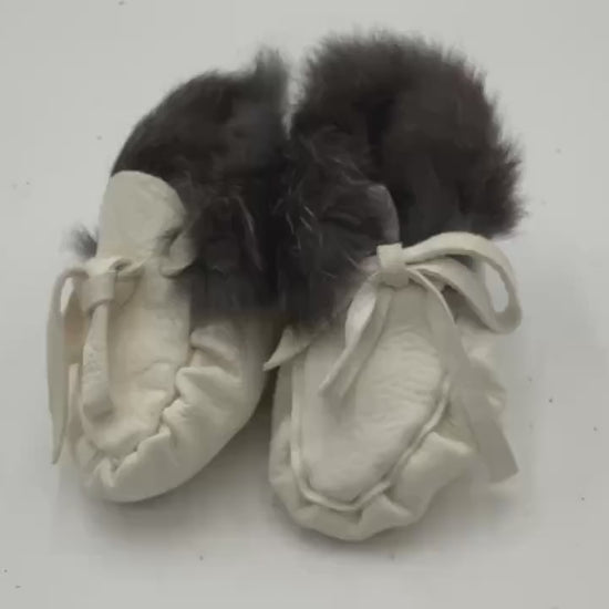 Handmade White Leather And Fur Toddler Moccasins: Ojibwe Pucker Toe Design