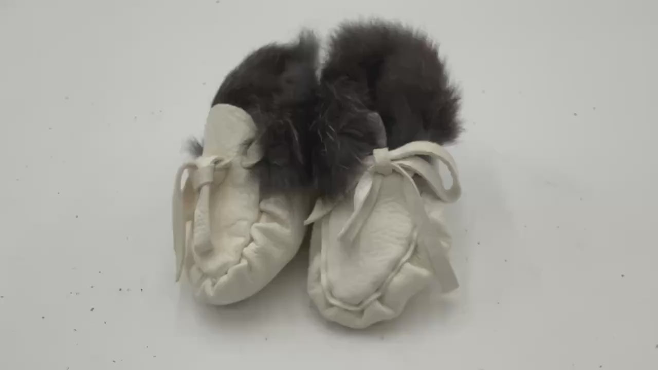 Handmade White Leather And Fur Toddler Moccasins: Ojibwe Pucker Toe Design