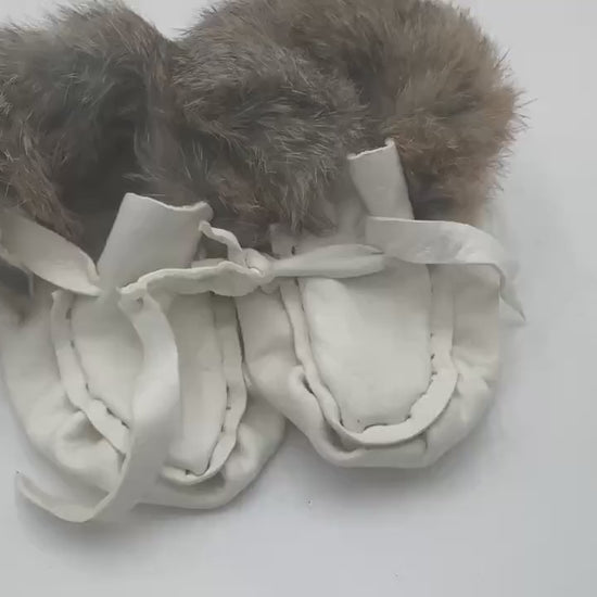Handmade White Leather And Rabbit Fur Baby Moccasins: Ojibwe Pucker Toe Design