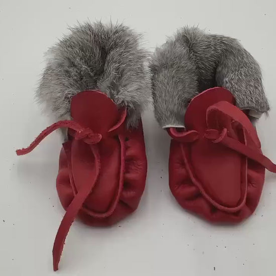 Handmade Red Leather Toddler Moccasins – Ojibwe Anishinaabe Pucker Toe Style. Size Small