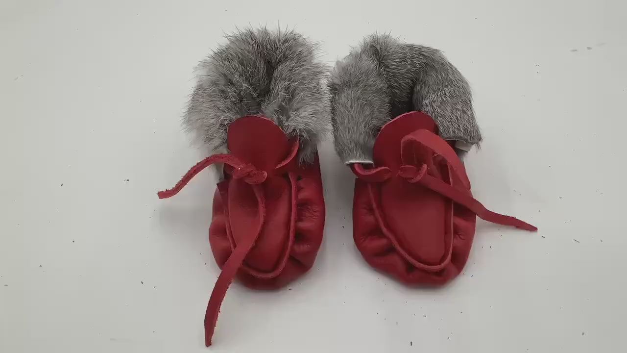 Handmade Red Leather Toddler Moccasins – Ojibwe Anishinaabe Pucker Toe Style. Size Small